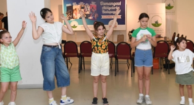 Osmangazi’de öğrenciler drama kursunu başarıyla bitirdi