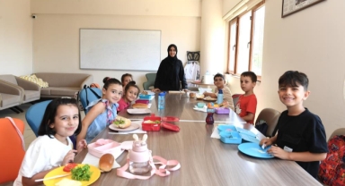 Osmangazi’nin atölyelerinde çocuklar hayatı öğreniyor