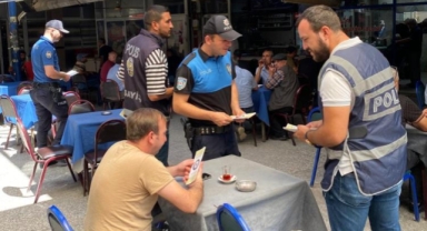 Polis dolandırıcılığa karşı broşür dağıttı