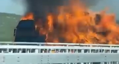 Seyir halindeki tır alev topuna döndü