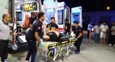 Site bahçesinde alkol alan 2 komşusunu bıçakladı