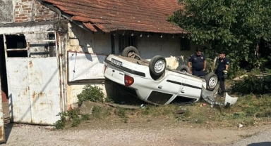 Takla atan otomobilden yaralı kurtuldular