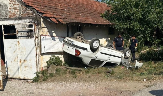 Takla atan otomobilden yaralı kurtuldular