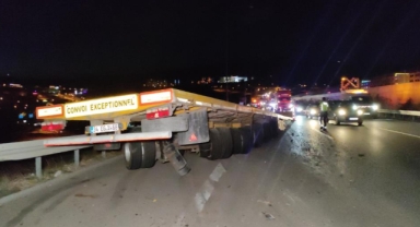 Tır 3 metreden uçtu, otoyol savaş alanına döndü