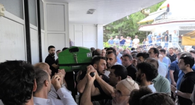 Tır kazası'nda hayatını kaybeden 3 kişi toprağa verildi