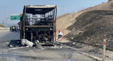 Yanan otobüsten geriye demir yığını kaldı