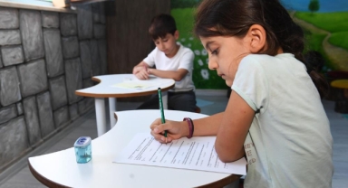 Yaz kurslarında çocuklar eğlenerek öğreniyor