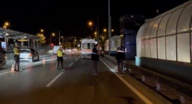 Bariyerlere çarpan motokurye hayatını kaybetti