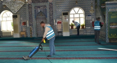 Bursa'da camileri hükümlüler temizledi