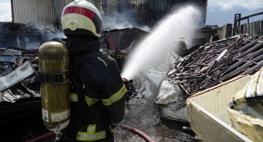 Bursa'da geri dönüşüm tesisinde yangın