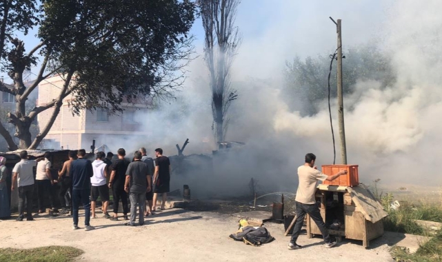 Gemlik'te baraka yangını korkuttu