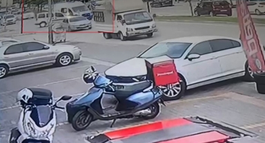 Hasta taşıyan ambulans otomobil ile çarpıştı