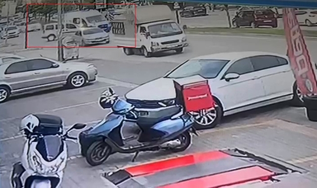 Hasta taşıyan ambulans otomobil ile çarpıştı