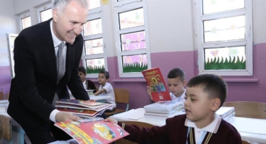 İlk ders zilini protokol çaldı