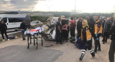 İnegöl'de İşçi servisi kaza yaptı:13 yaralı