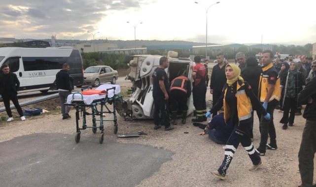 İnegöl'de İşçi servisi kaza yaptı:13 yaralı