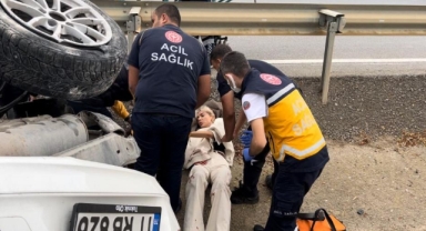 Kadın sürücü, takla atan araçtan yaralı kurtuldu