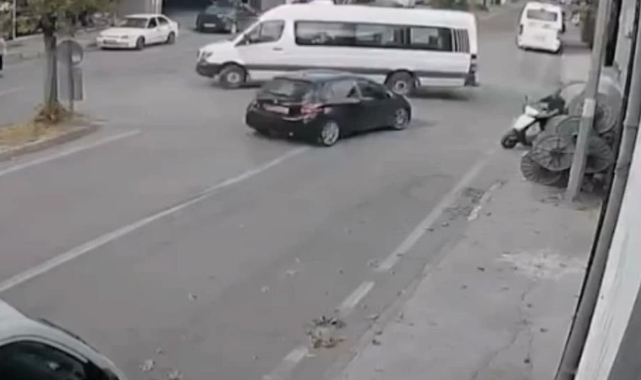 Kaza yapmamak için manevra yaptı, kaldırıma çıktı