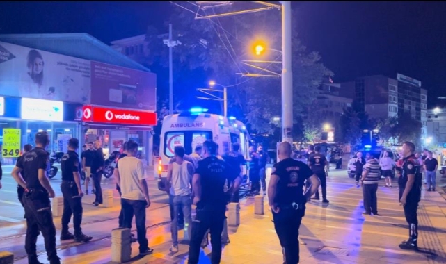 Kent Meydanı'nda bıçaklı kavga