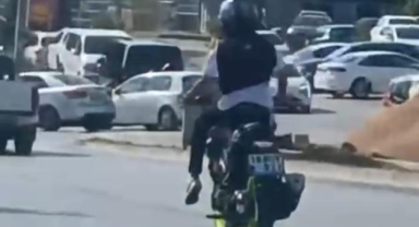 Motosiklet sürücülerinin tehlikeli yolculukları kamerada