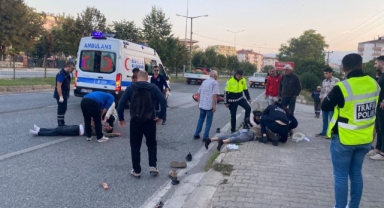 Motosiklet yayaya çarptı