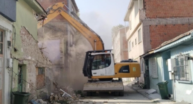 Osmangazi’de metruk bina temizliği