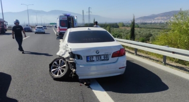 Otobanda kamyonet otomobile çarptı