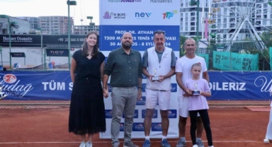Prof. Dr. Ayhan Kızıl Tenis Turnuvası'nda şampiyonlar belli oldu