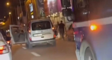 Sürücüler arasındaki kavga kamerada