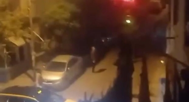 Taksi parasını ödemedi, taksiciler kapısına dayandı