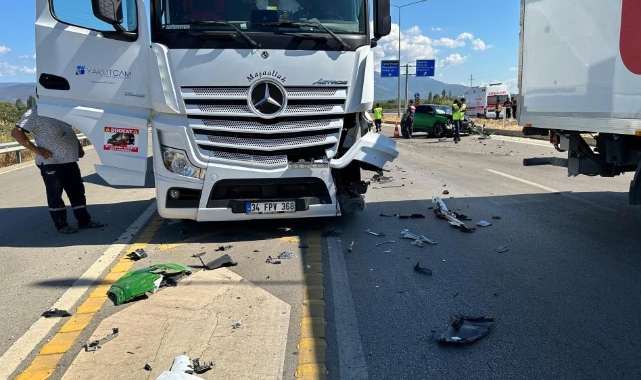 Tır ile otomobil çarpıştı: 4 yaralı