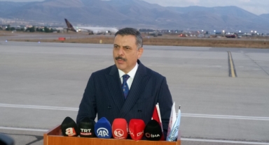 Uçağın tuvaletindeki not acil iniş yaptırdı