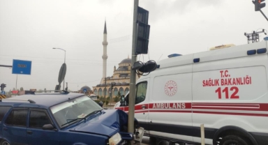Yağmurlu yolda duramadı