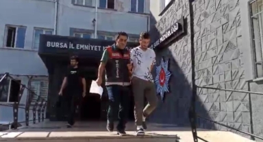 53 suç kaydı bulunan şüpheliyi çaldığı ayakkabı yakalattı