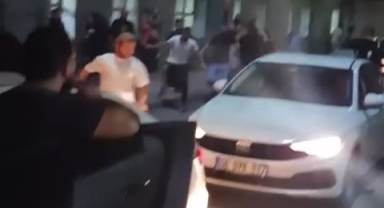 Acil önünde hasta yakınları birbirine girdi