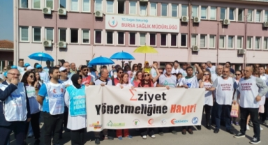 Bursa'da sağlıkçılardan yeni yönetmeliğe tepki