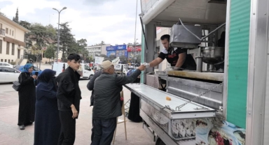 Cami imamı Gülen'in ölümü nedeniyle lokma döktürdü