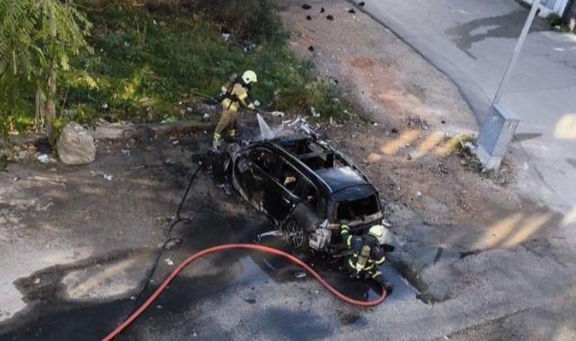Elektrikli cip park halinde yanarak küle döndü