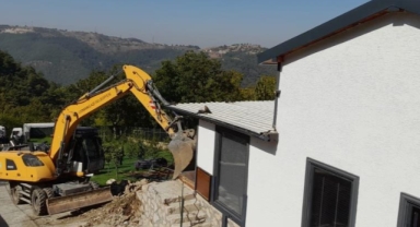 Gökçeören’de kaçak bir villa daha yıkıldı