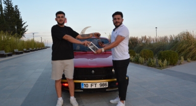 Iphone 16 ile otomobili takas ettiler