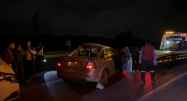 İznik'te otomobil kamyonet ile çarpıştı: 2 yaralı
