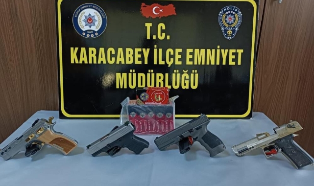 Karacabey'de bir evde 4 adet tabanca ele geçirildi