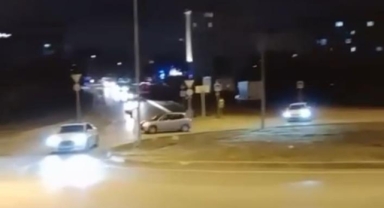 Kimseye aldırış etmeden dakikalarca drift attı