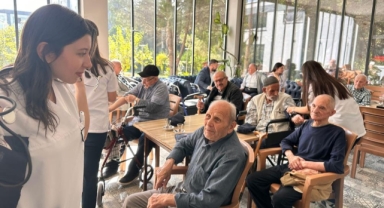 Lise öğrencilerinden huzurevi sakinlerine sağlık taraması