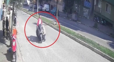 Motosikletin çarptığı yaşlı adam ağır yaralandı