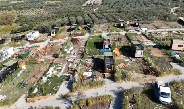 Mudanya'da kaçak 63 tiny house yıkıldı
