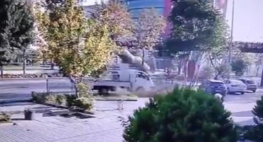 Önce yolcu alan minibüse arıdan kamyonete böyle çarptı
