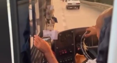 Otobüs şoförü direksiyon başında video izledi