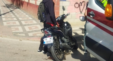 Otomobil ile motosiklet çarpıştı: 3 yaralı