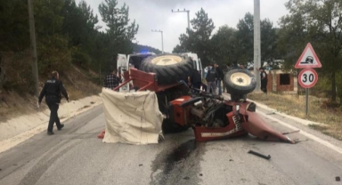 Servisten indirilen öğrencilerin bindiği traktör kaza yaptı